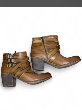 Roxy brown leather ankle boots with buckle detail